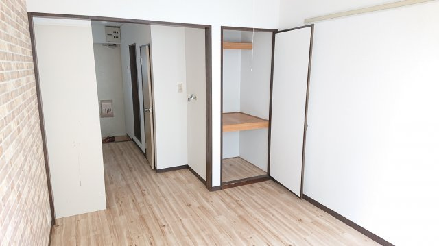 城山ハイツの居間・リビング