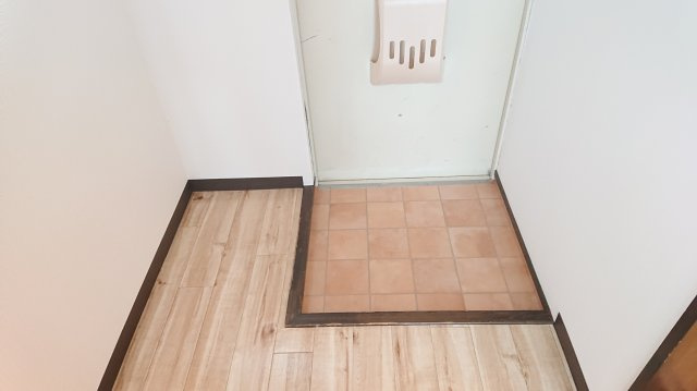 城山ハイツの玄関