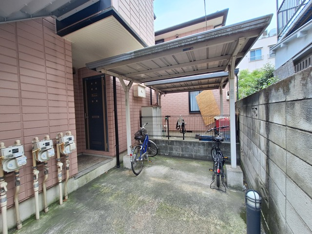 メゾン・リヴィエールのその他共用部分|屋根付き駐輪場