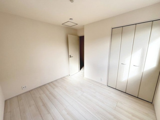 【洋室】 | 大野台３丁目　新築分譲住宅　全２区画 | 全室収納有！家族の思い出も大切に保管出来て嬉しいですね♪収納場所に困らず綺麗な室内を保てそうですね！