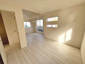 【内装】 | 大野台３丁目　新築分譲住宅　全２区画 | ２面採光のお部屋もございます♪明るく風通しの良い快適な室内に気分も自然と明るくなりますね！家族の笑顔も増えそうです♪