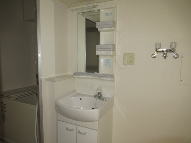 新長田駅前２ＤＫの洗面所|スペースが確保できる洗面所です