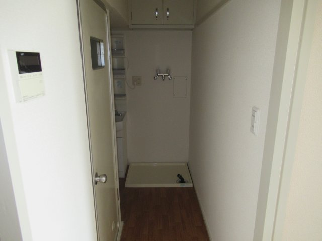 新長田駅前２ＤＫの洗面所|脱衣スペースもあります