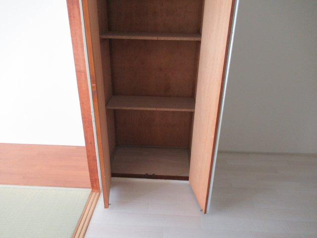 新長田駅前２ＤＫの収納|たっぷりとした収納スペースです