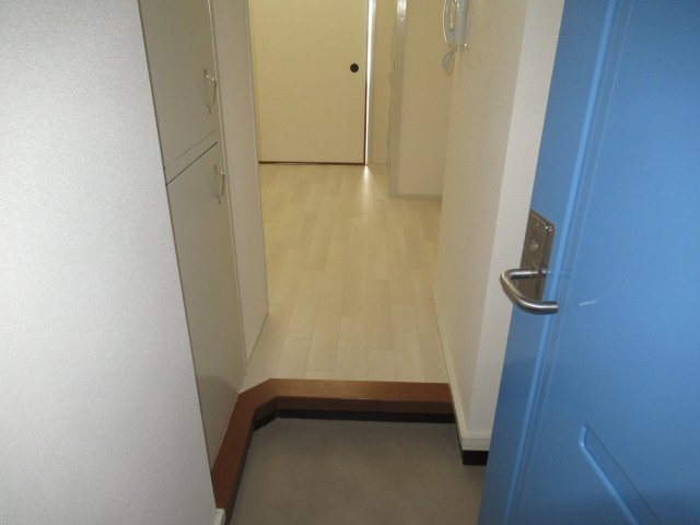 新長田駅前２ＤＫの玄関|収納もある玄関です