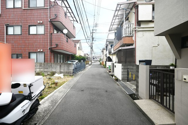 シャルムコート・ジョン鴻池の前面道路含む現地写真|2025年6月撮影