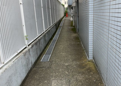 【その他共用部分】 | メゾン・ド・ビザール | 共用部分は、一棟の建物に住む区分所有者全員が共同で所有するとし、共用部分の管理、補修などは、区分所有者で形成される管理組合が行います。個人の判断で勝手に変更することはできませんので覚えておきましょう。