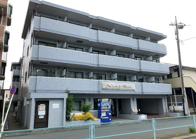 【外観】 | メゾン・ド・ビザール | 隣家の土地はどうなっているのか、生活利便施設が近くにあるのか、学校まで近いかなど、お客様のライフスタイルにあわせたイメージが重要です。また、近くにあると困る施設が近くにないかも確認するといいでしょう。