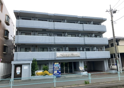 【外観】 | メゾン・ド・ビザール | 景色重視でお家選ぶをするとスーパーが遠い！学校が遠い！など生活をするうえで利便性で困ることもあります。まず一度現地を見学する際に、周辺の施設などがあるかを確認し、暮らし始めた後のことを想像しましょう。