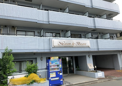 【構造・工法・仕様】 | メゾン・ド・ビザール | ＳＲＣ造は強度や耐震性の面でもRC造と比べて優れています。そのため、10階建以上の高層または超高層マンションなどの建築にも多く採用されています。柱や梁などのサイズが小さくても高い耐震性を確保できます。