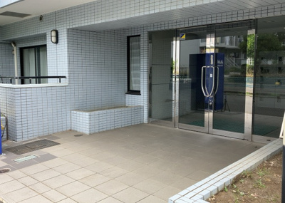 【内装】 | メゾン・ド・ビザール | 共用部分は、一棟の建物に住む区分所有者全員が共同で所有するとし、共用部分の管理、補修などは、区分所有者で形成される管理組合が行います。個人の判断で勝手に変更することはできませんので覚えておきましょう。