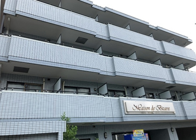 【バルコニー】 | メゾン・ド・ビザール | 一般的なバルコニーは、奥行1.5ｍ程ですが、ワイルドバルコニーは2ｍまで広がっています。そのため洗濯物の間隔をあけ干すことができ、乾きやすいというメリットや、ガーデニングが楽しめる等の特徴があります。