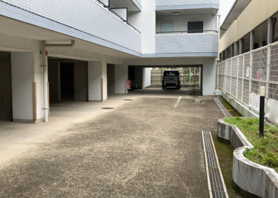 【駐輪場】 | メゾン・ド・ビザール | マンションの駐輪場は、事前に空きがあるか確認を取ると安心です。せっかく入居したのに駐輪スペースがない！なんてことになったら大変ですよね。そこで、内見時や購入前にはまず事前に確認しておくと良いでしょう。