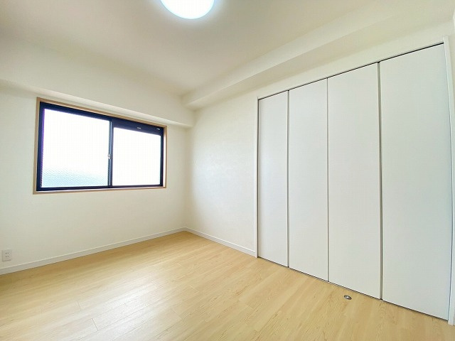 【洋室】 | ロイヤルマンション別府六