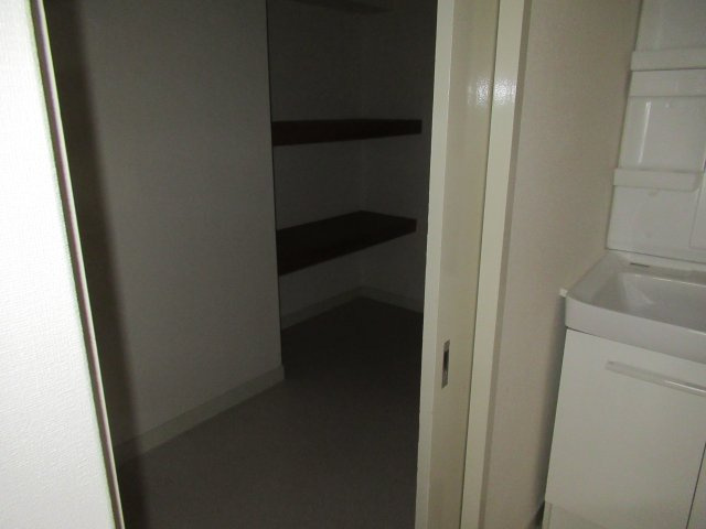 新長田駅前３ＬＤＫの収納|納戸（サービスルーム）もあります