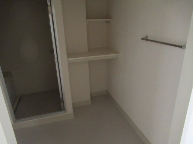 新長田駅前３ＬＤＫの洗面所|広い洗面スペース