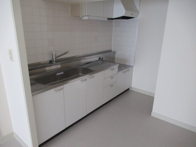 新長田駅前３ＬＤＫのキッチン|キッチンでお料理をお楽しみください