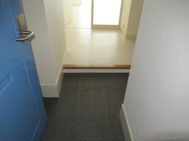 新長田駅前３ＬＤＫの玄関|明るい玄関です