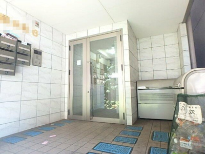 【ロビー】 | シャンテ板橋本町B | 敷地内にごみ置き場があります(^^)/