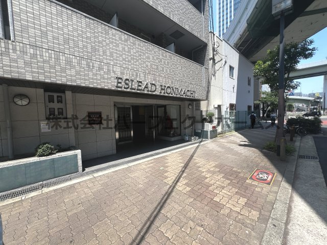 エスリード本町のエントランス|清潔なエントランスです