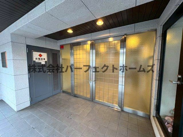 エスリード本町のエントランス|ゆとりのあるエントランスです
