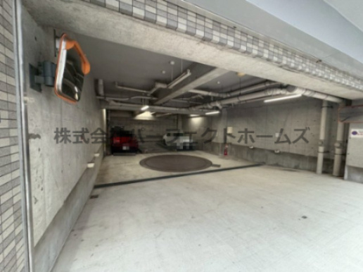 エスリード本町の駐車場