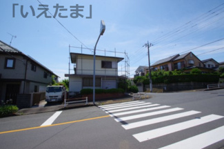 【前面道路含む現地写真】