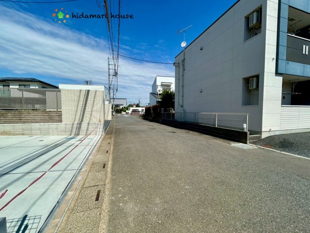上尾市中分1丁目　新築戸建　ハートフルタウンBの前面道路含む現地写真