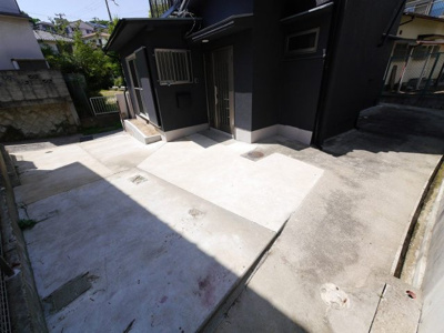 【駐車場】 | 歌敷山4丁目戸建 | 小型車2台分（サイズ現地要確認）