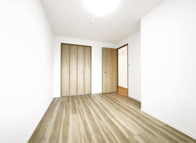 【洋室】 | グラン・コート北宇治Ⅱ | 【洋室5.2帖】こちらの物件を内覧して、ご家族団らんの暮らしを想像してみませんか？ここをスタートに、お客様にとってベストなお家を探して下さい。