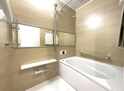 【浴室】 | グラン・コート北宇治Ⅱ | 浴室暖房乾燥機付きのお風呂で、雨の日の乾かなかった洗濯物でもその日のうちに乾かせる奥様の強い味方。