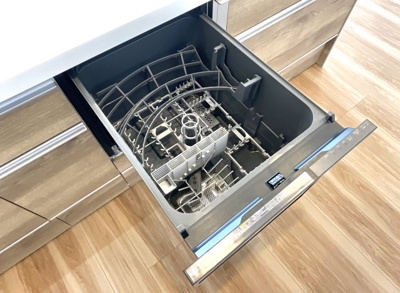 【キッチン】 | グラン・コート北宇治Ⅱ | 【食器洗浄乾燥機】環境にも奥様の手にも優しい設備です。空いた時間で何をしますか？