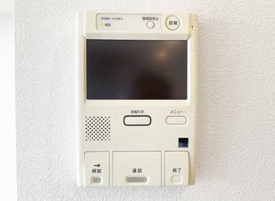 【防犯設備】 | グラン・コート北宇治Ⅱ | 【TVモニター付インターホン】来客が来てもドアを開けずに確認できて、セキュリティ面でも安心ですね。