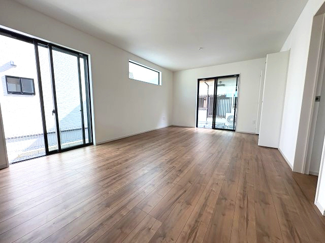 【居間・リビング】 | 福岡市西区野方3丁目5期　2号棟（全2棟）【仲介手数料無料・0円】 | 現地写真。