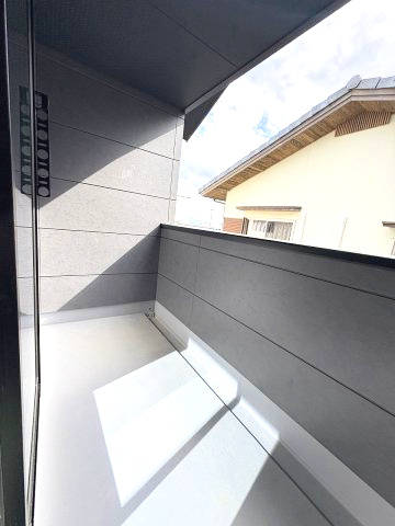 【バルコニー】 | 福岡市西区野方3丁目5期　2号棟（全2棟）【仲介手数料無料・0円】 | 現地写真。インナーバルコニーです。