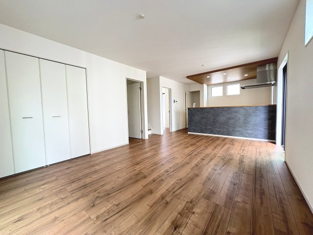 【居間・リビング】 | 福岡市西区野方3丁目5期　2号棟（全2棟）【仲介手数料無料・0円】 | 現地写真。