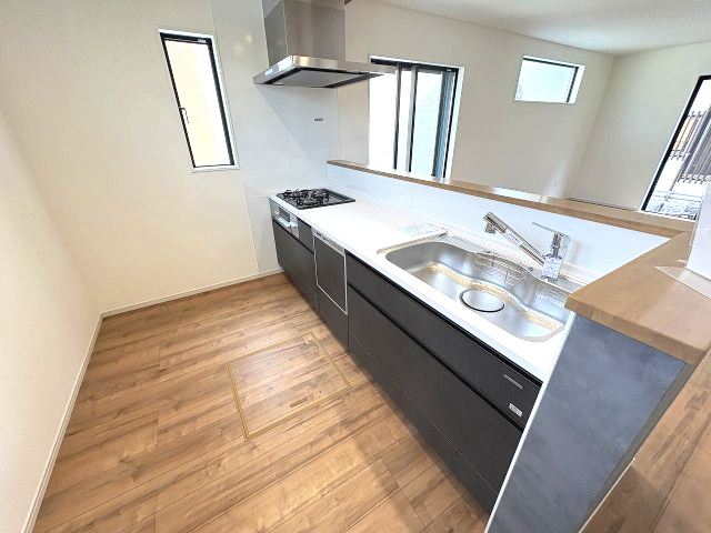【キッチン】 | 福岡市西区野方3丁目5期　2号棟（全2棟）【仲介手数料無料・0円】 | 現地写真。