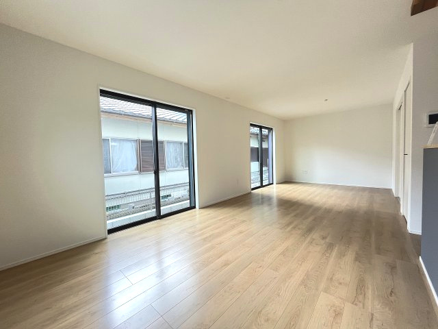 【居間・リビング】 | 福岡市西区野方3丁目5期　1号棟（全2棟）【仲介手数料無料・0円】 | 現地写真。