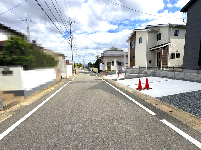 【その他】 | 福岡市西区野方3丁目5期　1号棟（全2棟）【仲介手数料無料・0円】 | 現地写真。前面道路です。