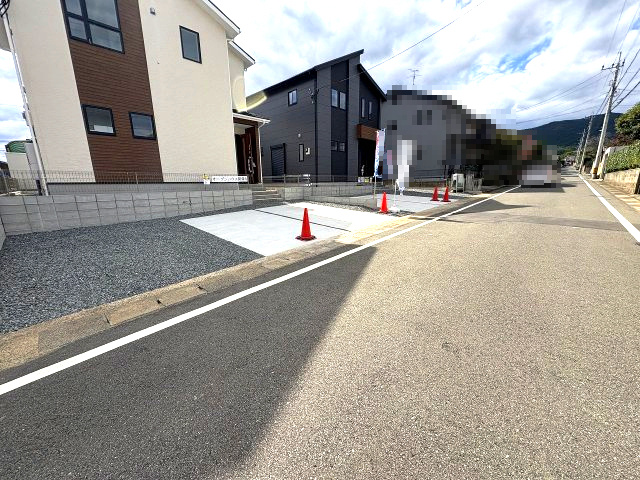 【その他】 | 福岡市西区野方3丁目5期　1号棟（全2棟）【仲介手数料無料・0円】 | 現地写真。前面道路です。