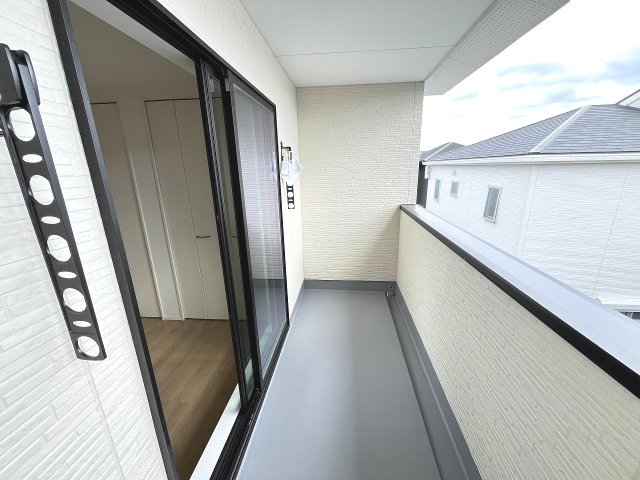 【バルコニー】 | 福岡市西区野方3丁目5期　1号棟（全2棟）【仲介手数料無料・0円】 | 現地写真。インナーバルコニーです。