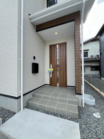 【玄関】 | 福岡市西区野方3丁目5期　1号棟（全2棟）【仲介手数料無料・0円】 | 現地写真。