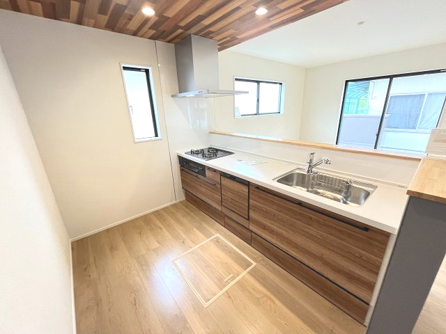 【キッチン】 | 福岡市西区野方3丁目5期　1号棟（全2棟）【仲介手数料無料・0円】 | 現地写真。