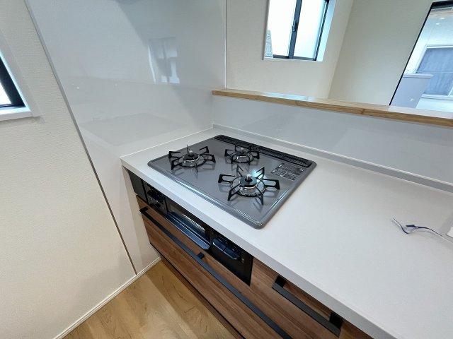 【キッチン】 | 福岡市西区野方3丁目5期　1号棟（全2棟）【仲介手数料無料・0円】 | 現地写真。