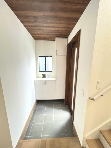 【玄関】 | 福岡市西区野方3丁目5期　1号棟（全2棟）【仲介手数料無料・0円】 | 現地写真。