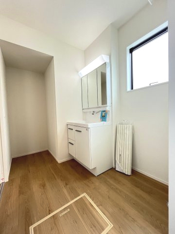 【洗面所】 | 福岡市西区野方3丁目5期　1号棟（全2棟）【仲介手数料無料・0円】 | 現地写真。