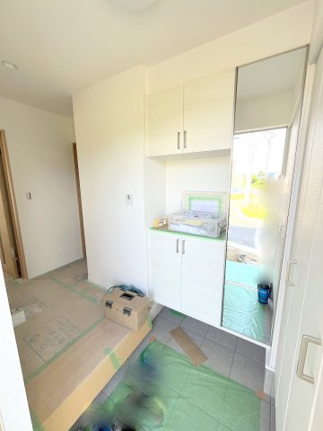 昭島市中神町2丁目新築分譲　全5棟　の玄関|2025年撮影