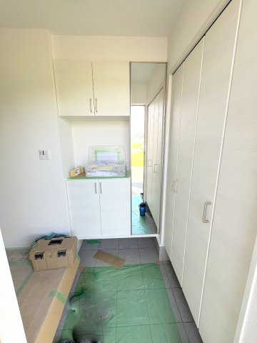 昭島市中神町2丁目新築分譲　全5棟　の玄関|2025年撮影