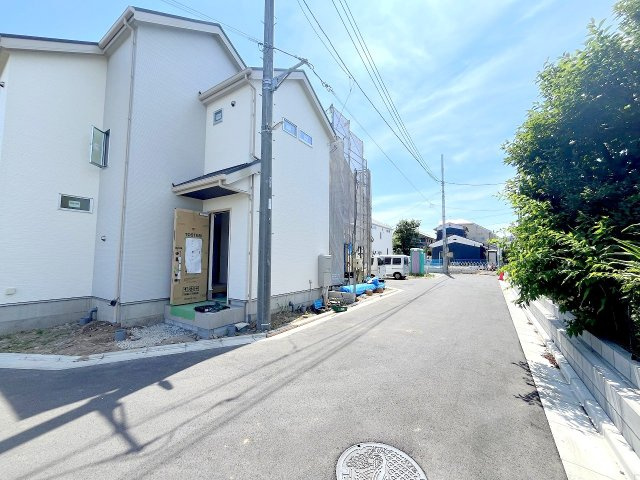 昭島市中神町2丁目新築分譲　全5棟　の前面道路含む現地写真|居住者以外の車の侵入がないので小さいお子様がいても安心です！