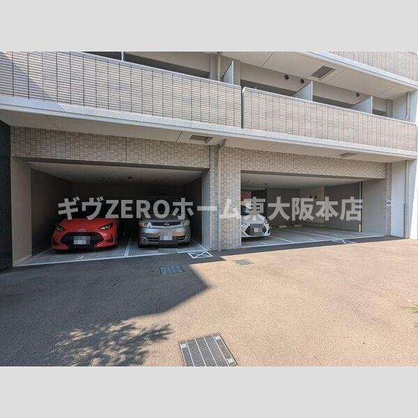 エスリード大阪京橋フロレゾンの駐車場